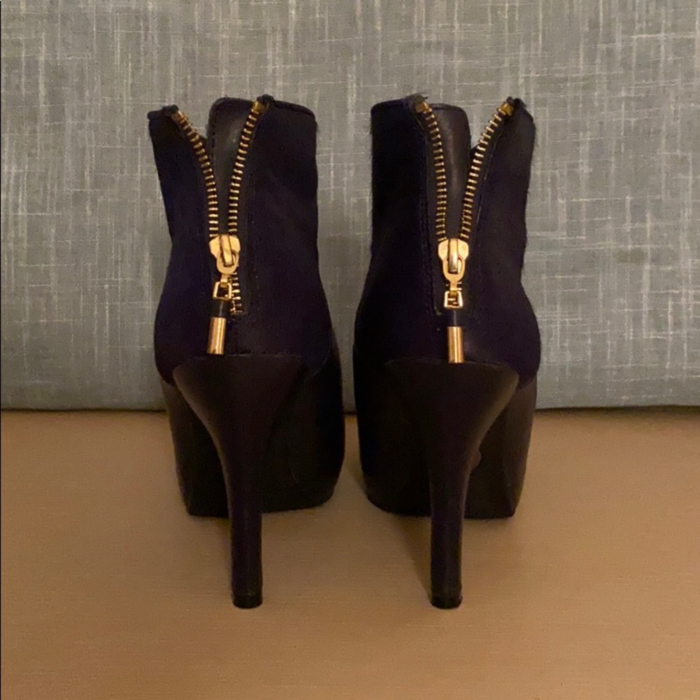 Me Too - Hidden platform bootie in navy blue